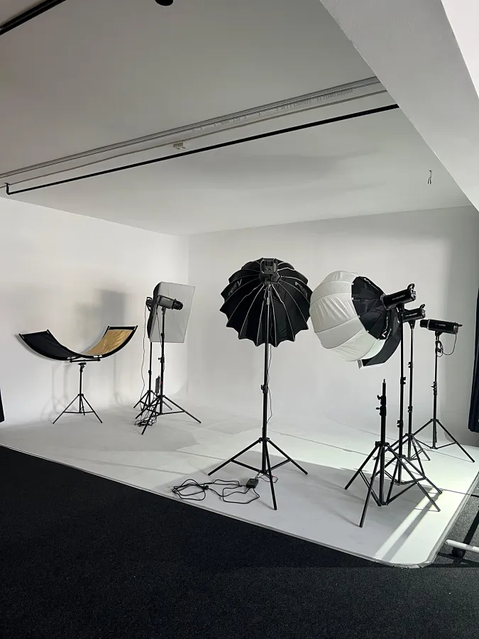 Les lumières professionnelles disponibles au studio